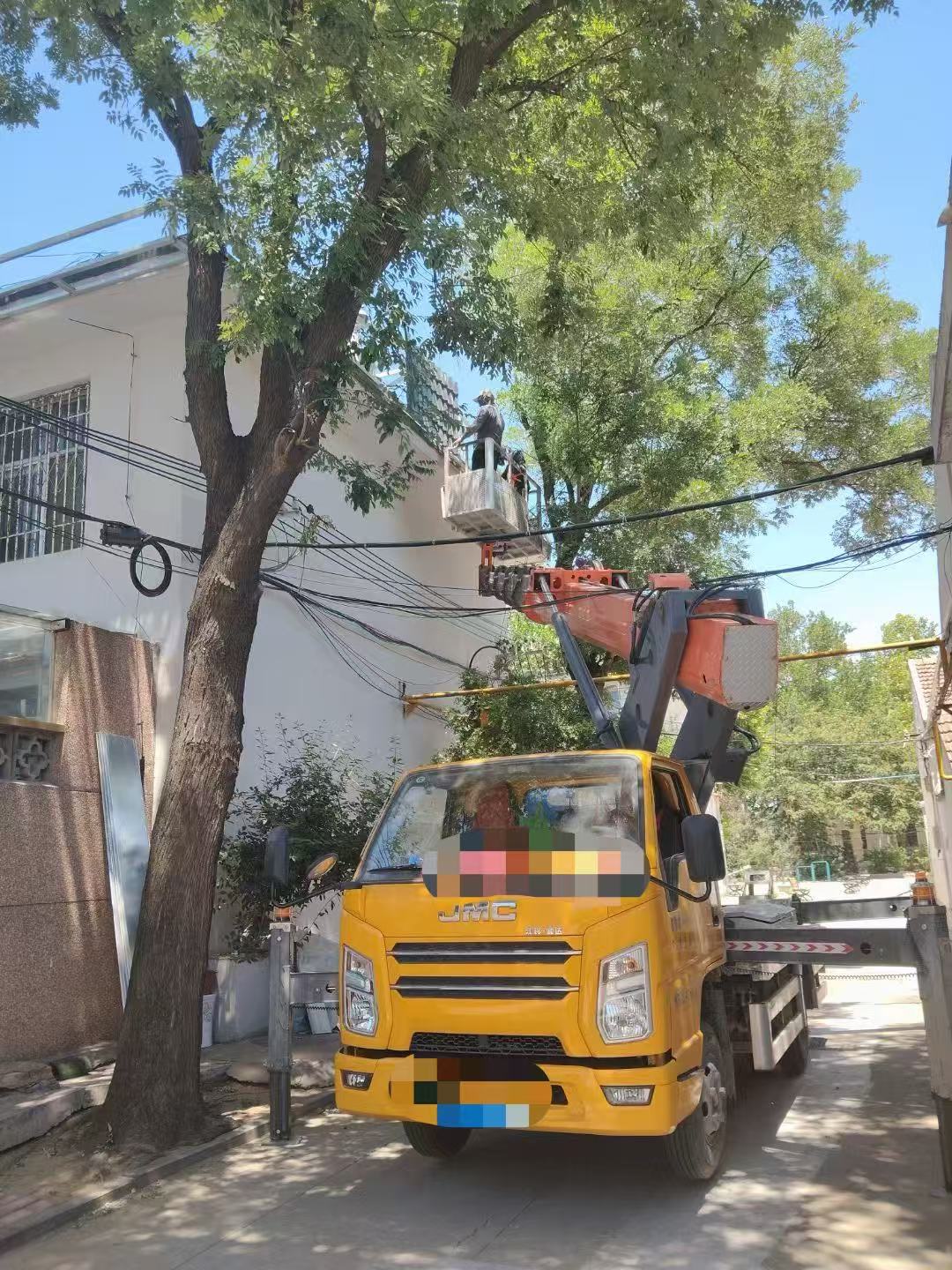 崇阳县高空作业车能吊装重物吗？最大承载多少公斤？