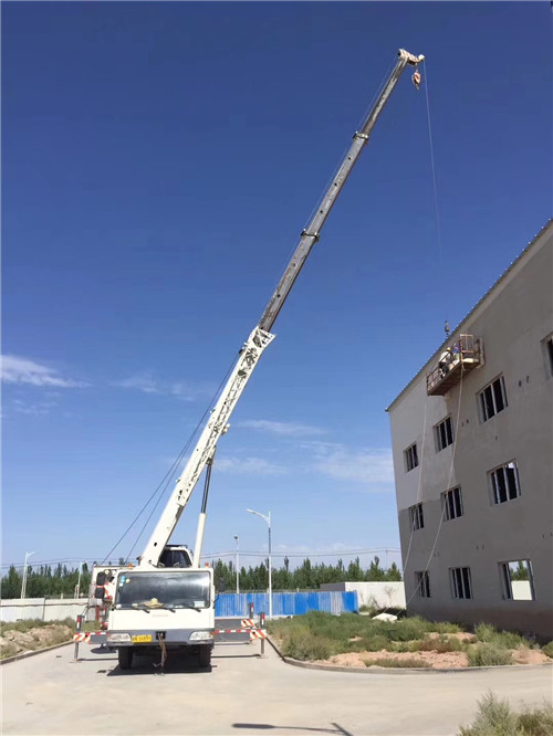 崇阳县“轻装强干”—— 吊车的 “轻量化臂架” 技术