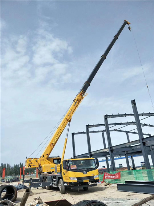 崇阳县超高层建筑钢结构吊装案例